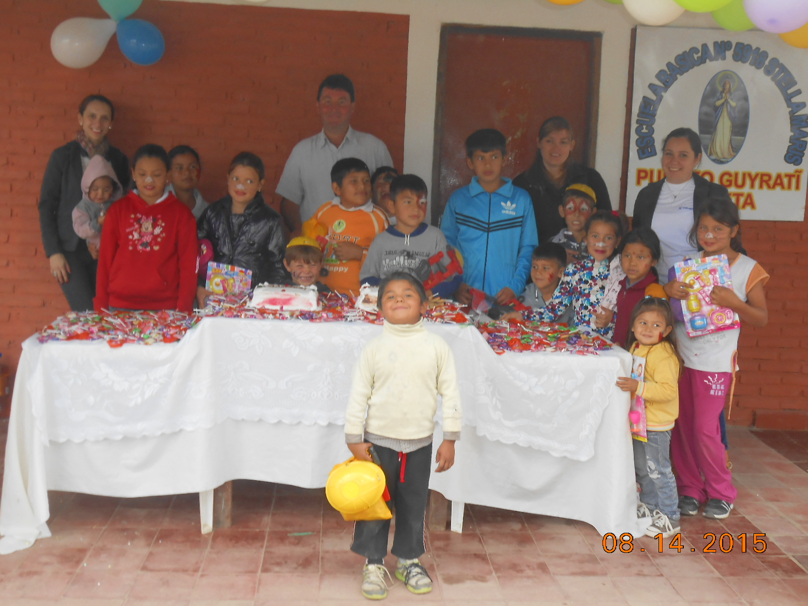 ASTILLERO TSUNEISHI PARAGUAY S.A.员工与当地幼儿园儿童进行交流