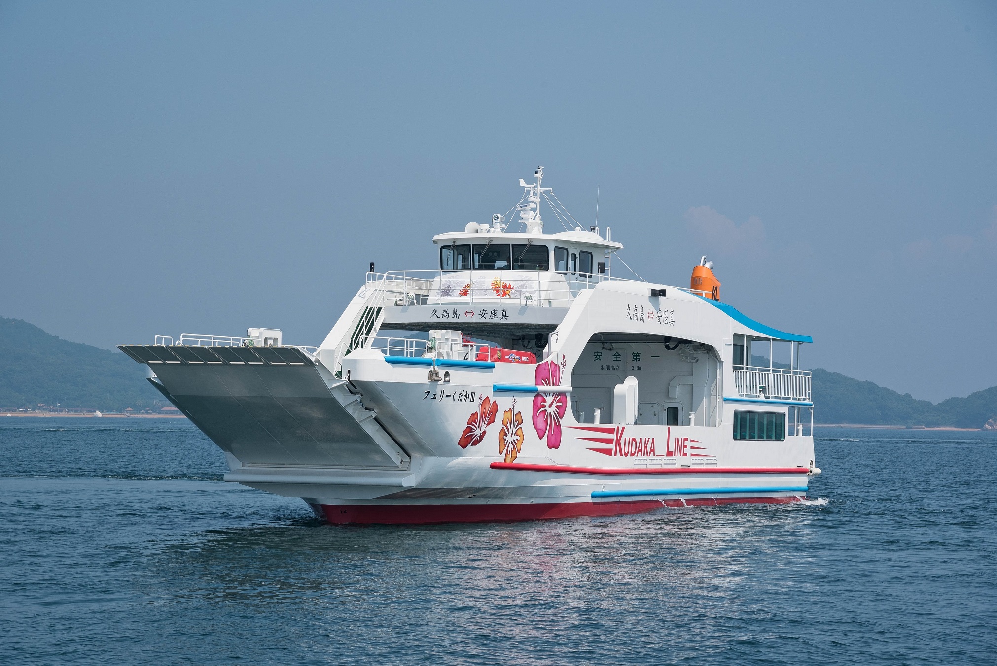 连接冲绳本岛和久高岛之间的客轮兼汽车渡轮 “渡轮 KUDAKA III” 建成并交付