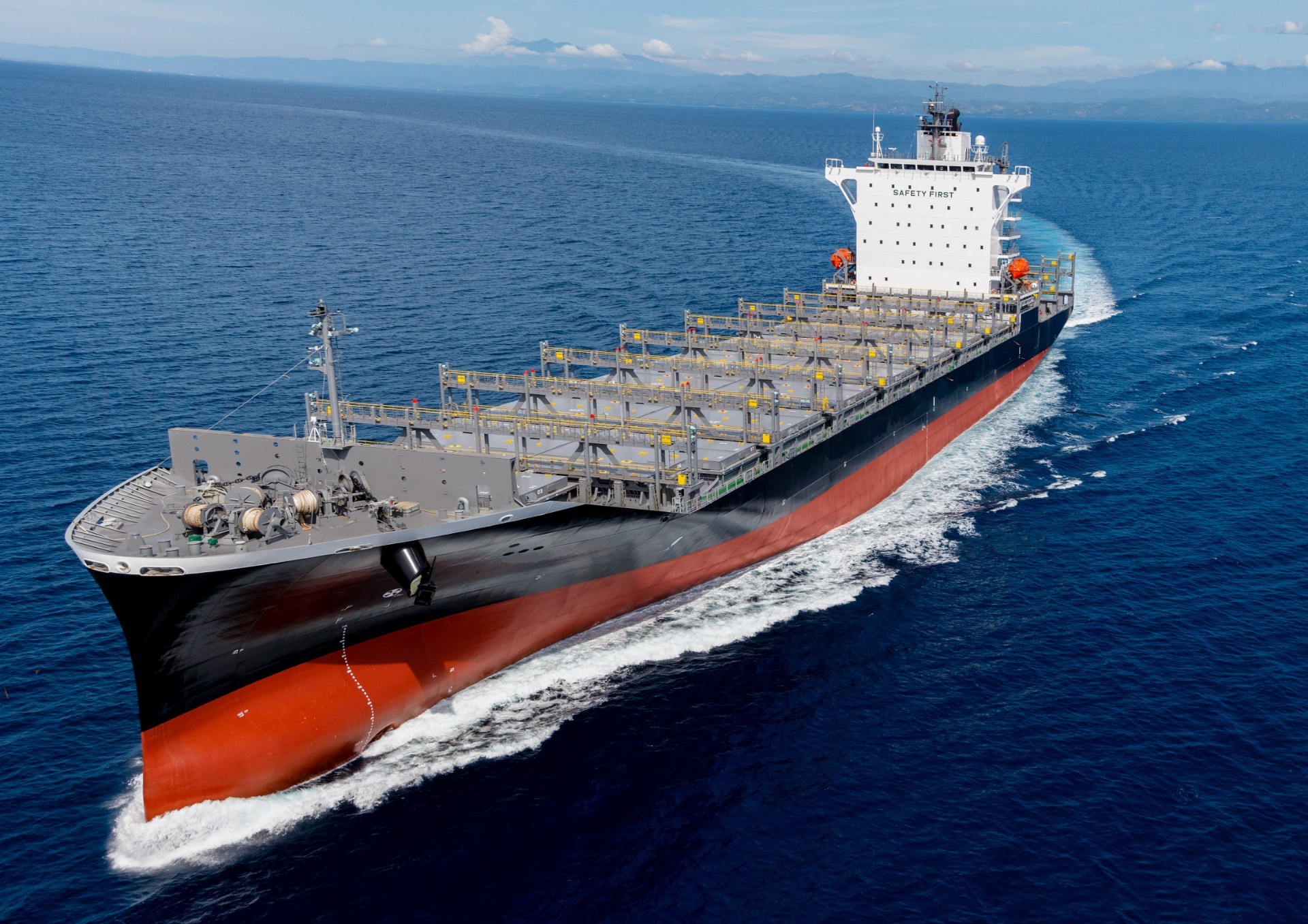 TSUNEISHI SHIPBUILDING Delivers its First 1,900 TEU Container Carrier at its Philippines Site: One of the largest container load capacity as a Bangkok Max