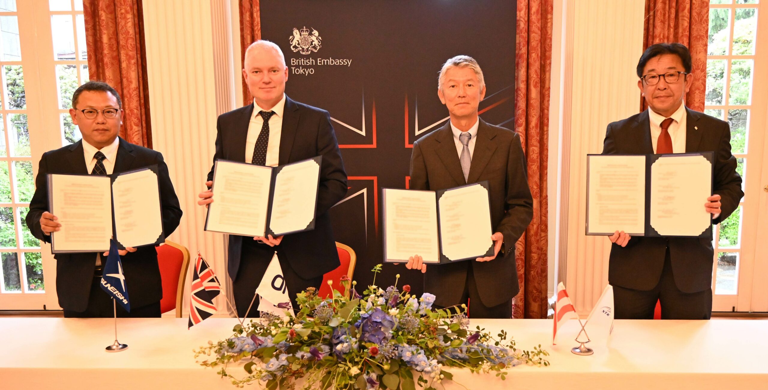 MOU signing ceremony（From left, Kenichi Shibata: Managing Executive Officer/General Manager of Design Division, TSUNEISHI SHIPBUILDING Co., Ltd. Paul Sheffield: Chief Commercial Officer, Drax Group Masashi Suda: President, Chief Executive Officer, NYK Bulk & Projects Carriers Ltd. Shinichi Yanagisawa: Executive Officer, NYK Line）