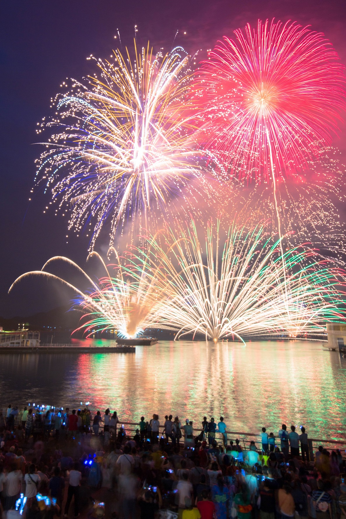 夜空と夏の海を彩る「ツネイシ花火」開催！～ツネイシみらい財団～