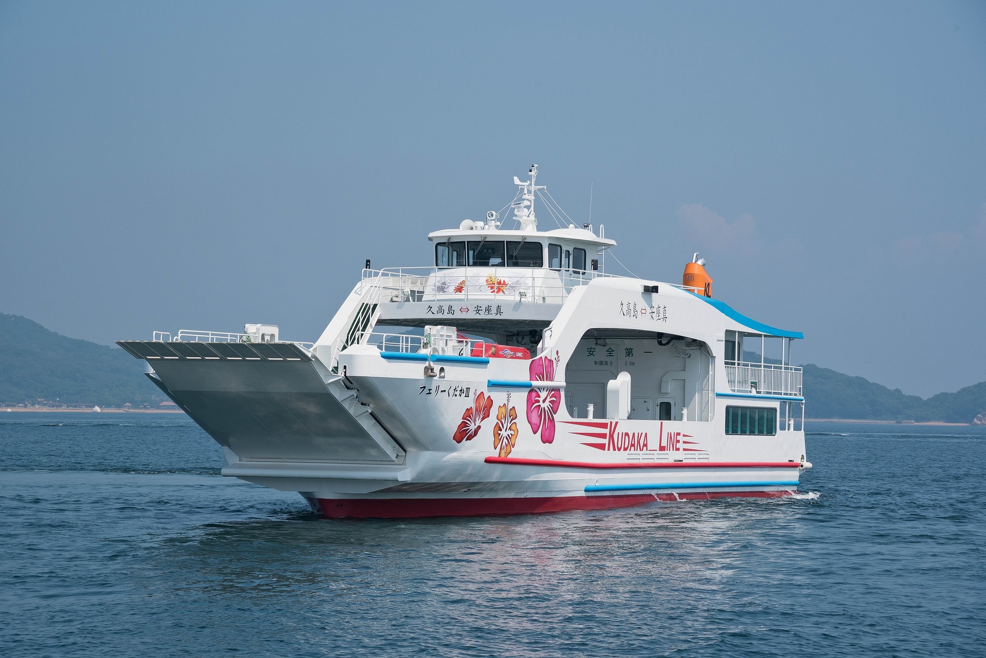 ツネイシクラフト＆ファシリティーズ　沖縄本島と久高島を結ぶ旅客船兼自動車渡船「フェリーくだかIII」を建造・引渡