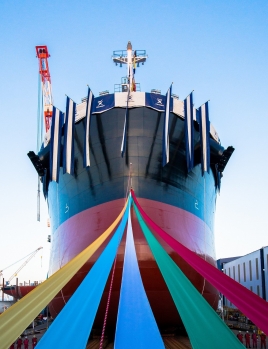 常石造船 2018年11月28日、8万トン級ばら積み貨物船の進水式を一般公開