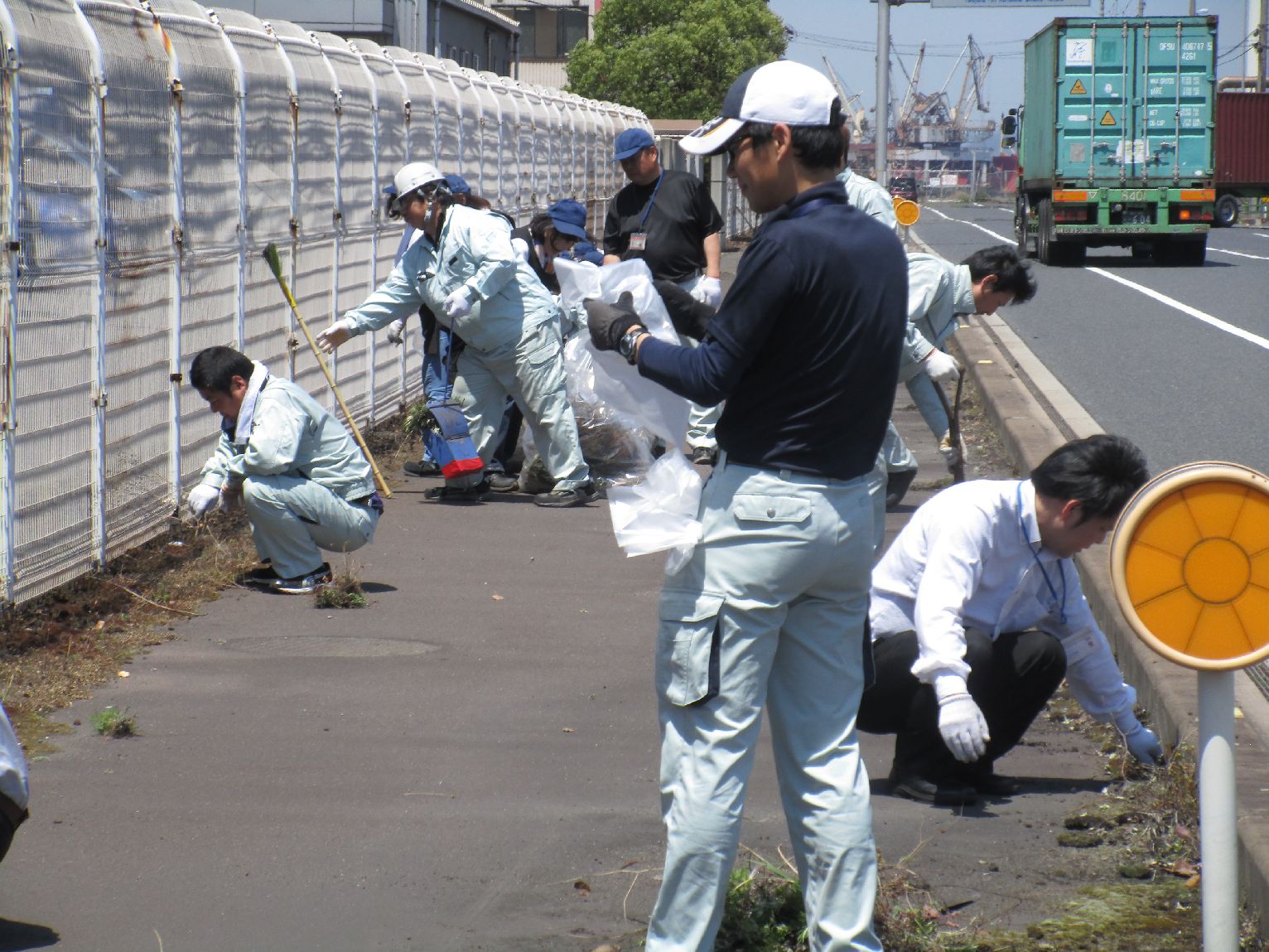 神原ロジスティクス 福山物流センター周辺の清掃活動を実施