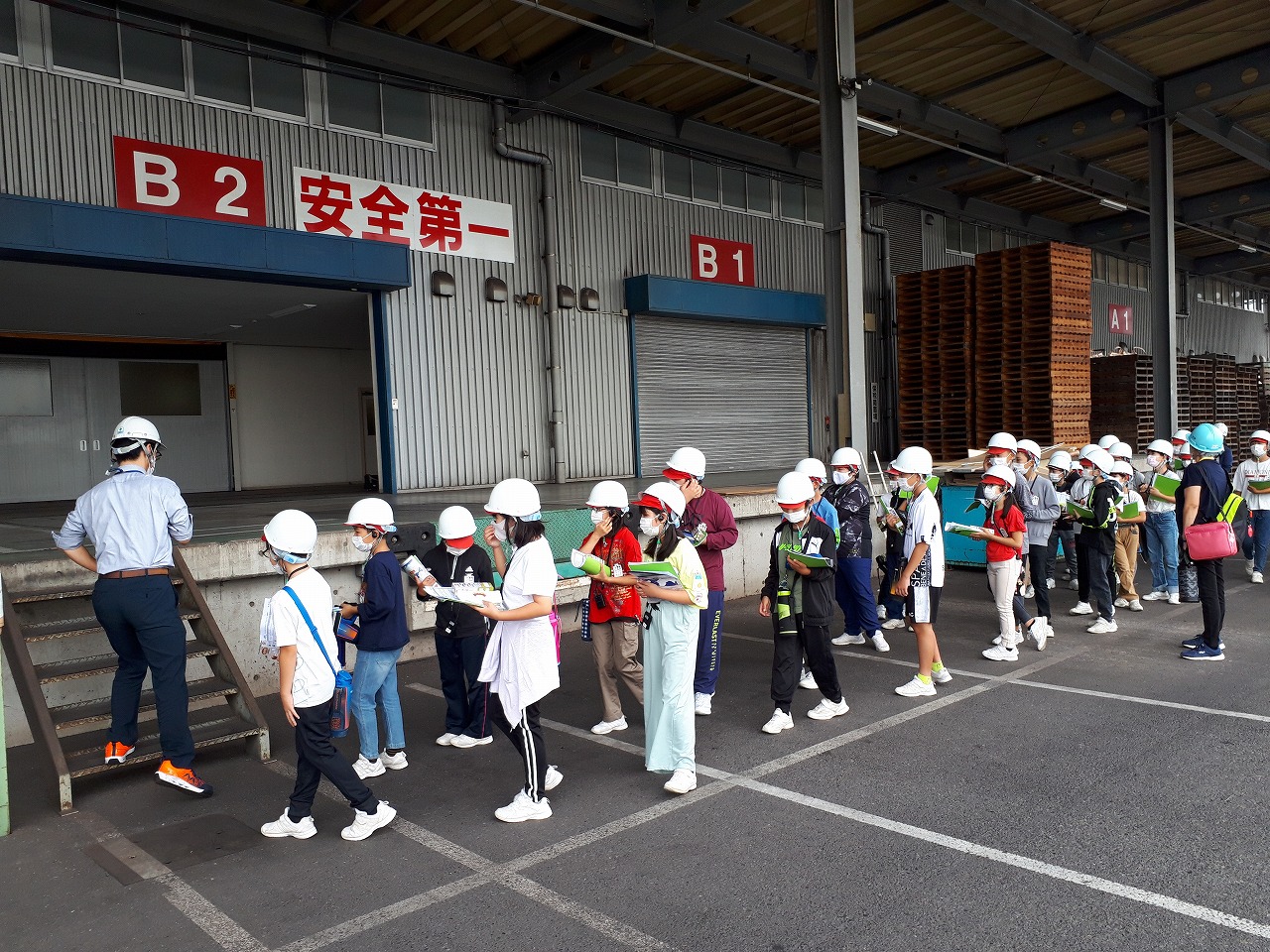 神原ロジスティクス 福山物流センターで小学生の社会見学