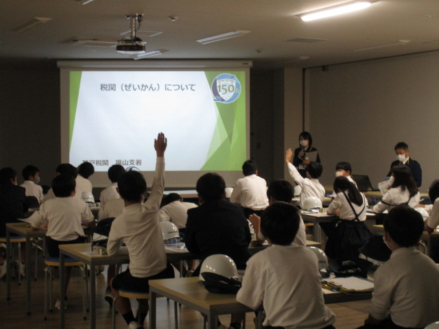 ～　物流ってどんな仕事？　～　神原ロジスティクス　福山物流センターで小学生の社会見学に協力　