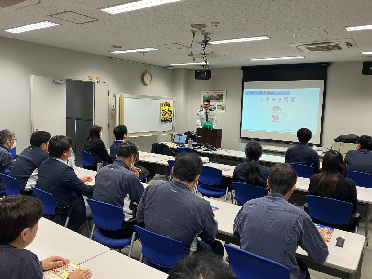 学んで防ぐ交通事故！　ツネイシカムテックス埼玉工場 交通安全講習会